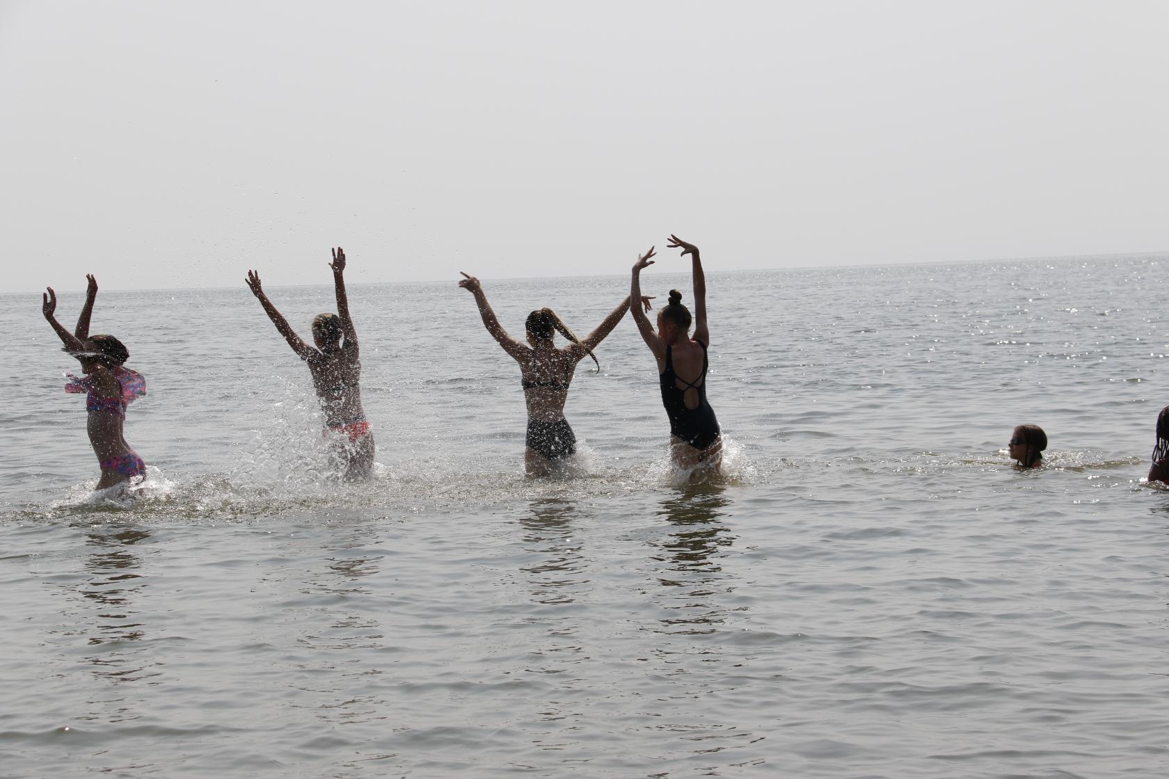 Синхронное танцы на воде